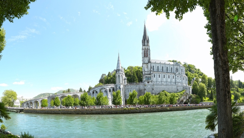 Lourdes partenza da Salerno. Voli da Napoli. 16 - 19 ottobre I Nostri Viaggi